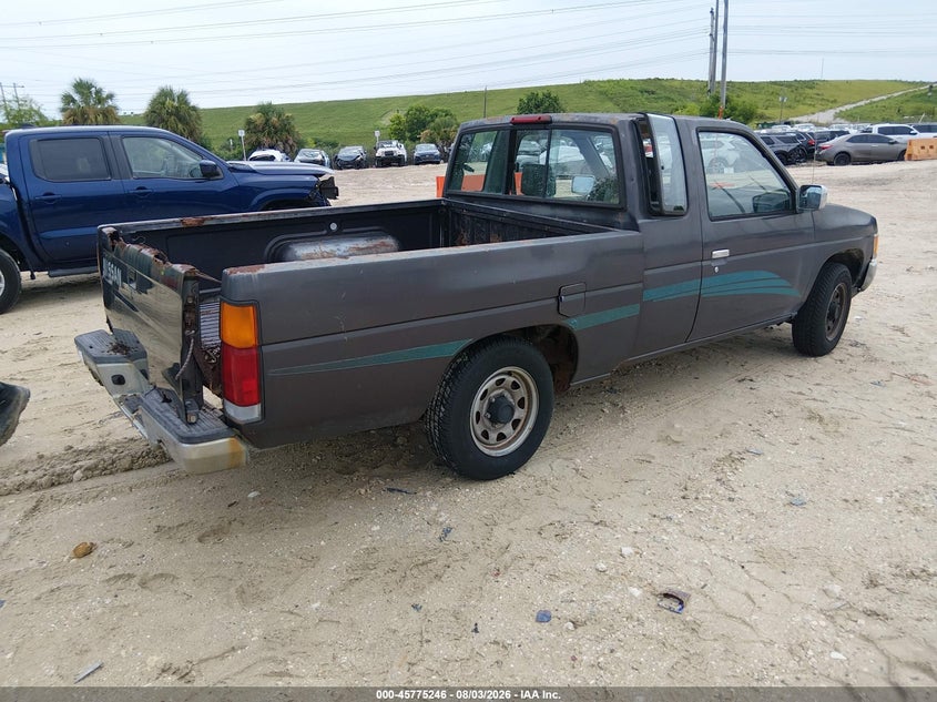 1995 NISSAN TRUCK auction photo 4