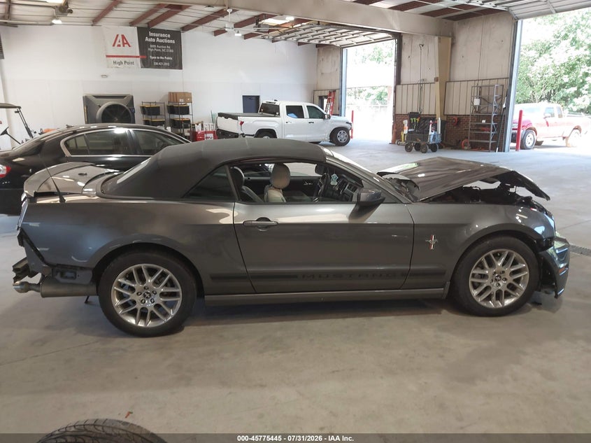 2014 FORD MUSTANG V6 PREMIUM · Photo 14