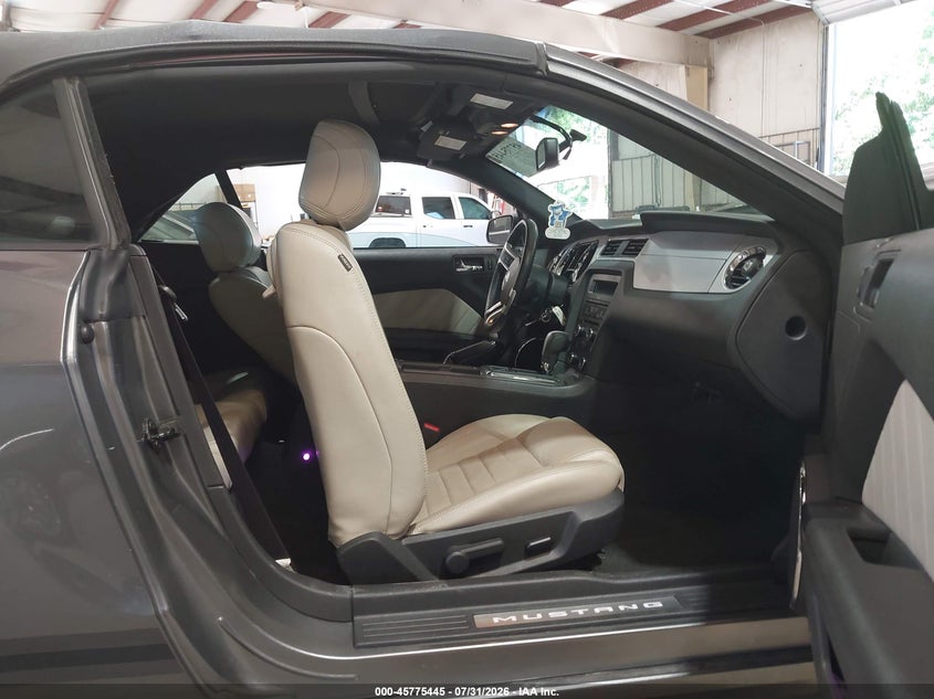 2014 FORD MUSTANG V6 PREMIUM · Photo 5