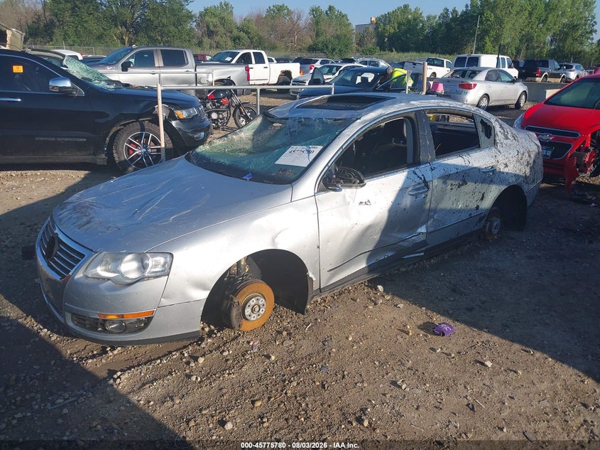 2008 Volkswagen Passat, Rollover, IAAI, VIN WVWEK73C58E164261 — photo 2