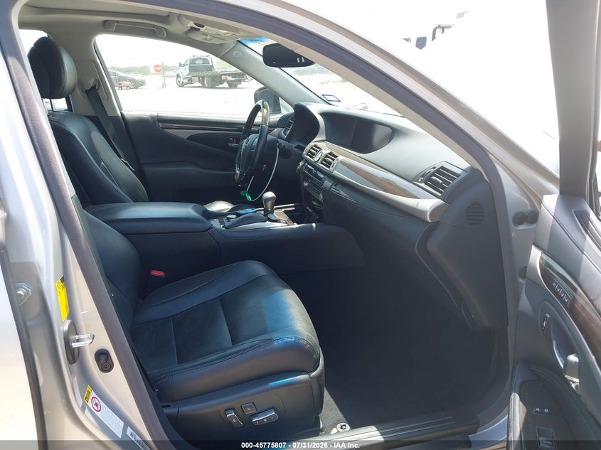2013 LEXUS LS 460 auction photo 5