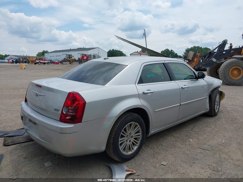 2010 CHRYSLER 300 auction photo 4