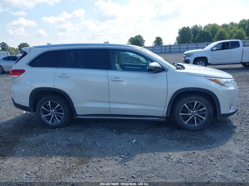 TOYOTA HIGHLANDER - zdjęcie 13