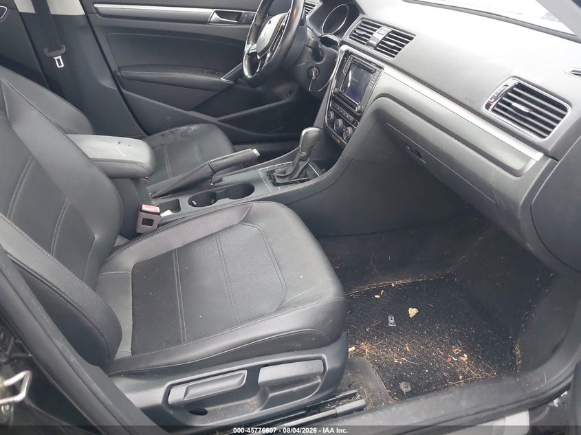 2018 VOLKSWAGEN PASSAT auction photo 5