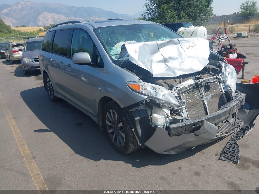 2020 TOYOTA SIENNA XLE