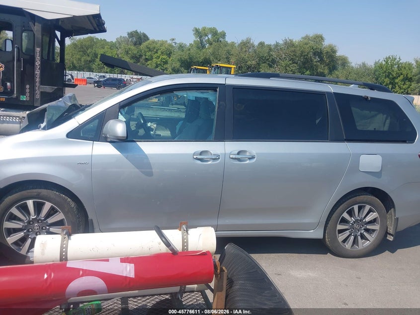 2020 TOYOTA SIENNA XLE · Фото 14