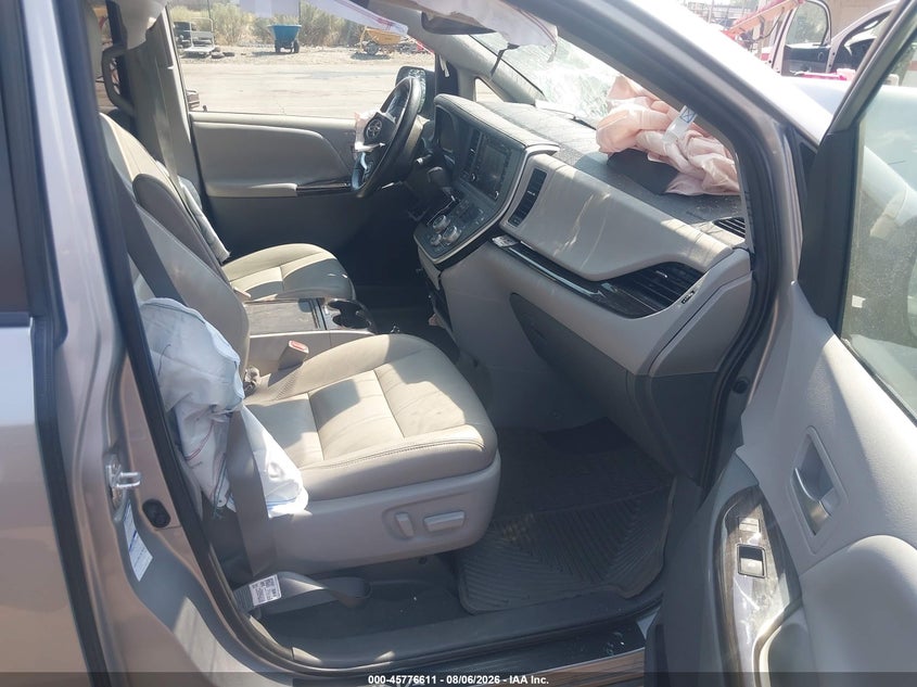 2020 TOYOTA SIENNA XLE · Фото 5