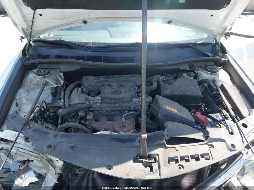 2014 TOYOTA CAMRY LE · Фото 10