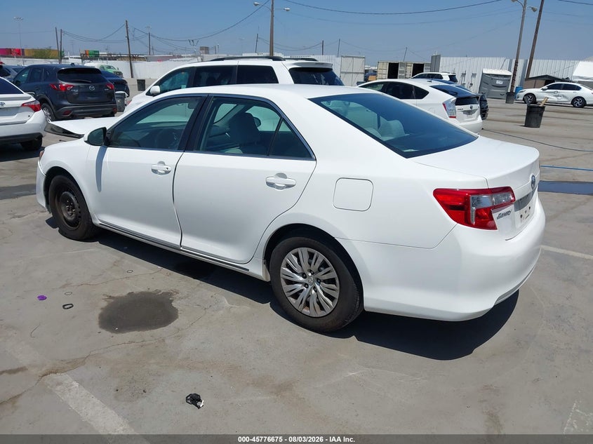 2014 TOYOTA CAMRY LE · Фото 3