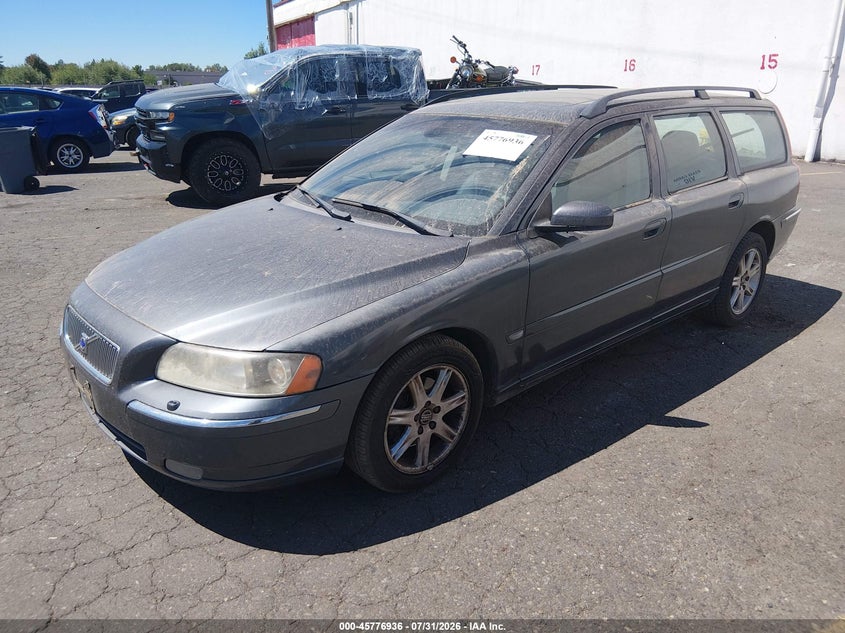 2005 VOLVO V70 auction photo 2