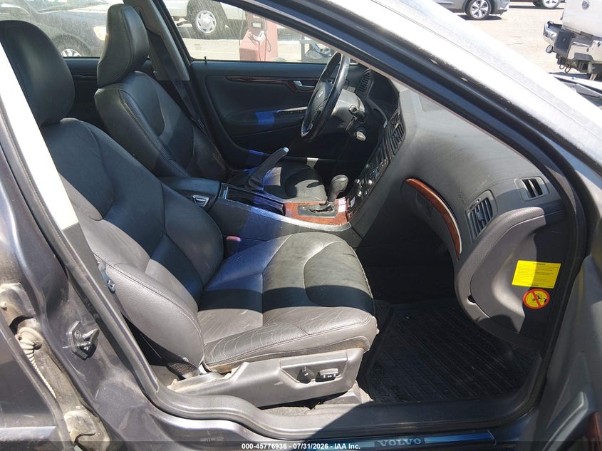 2005 VOLVO V70 auction photo 5