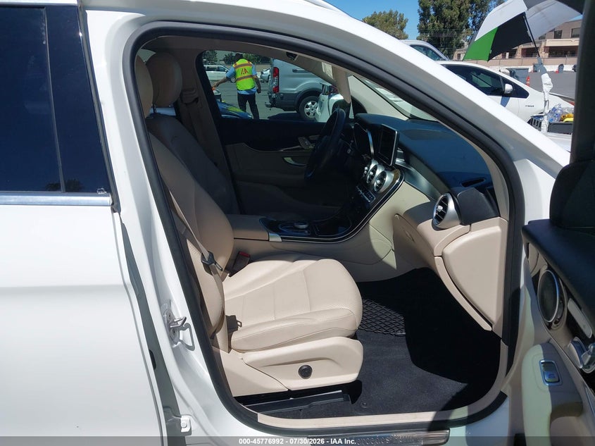 2017 MERCEDES-BENZ GLC 300 auction photo 5