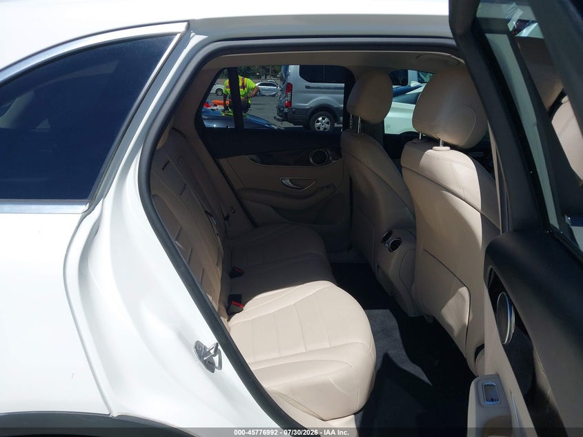 2017 MERCEDES-BENZ GLC 300 auction photo 8