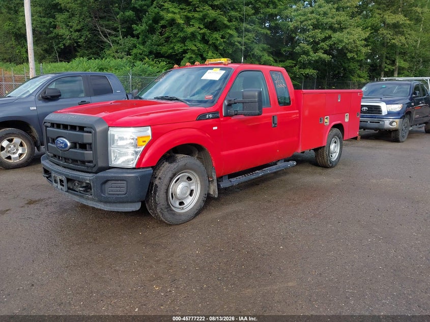 2011 FORD F-350 CHASSIS auction photo 2