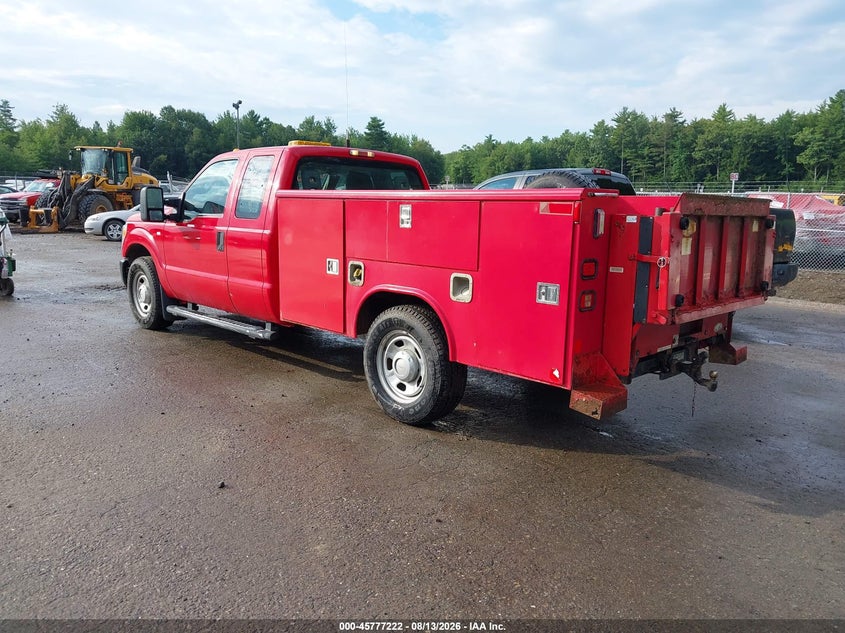 2011 FORD F-350 CHASSIS auction photo 3