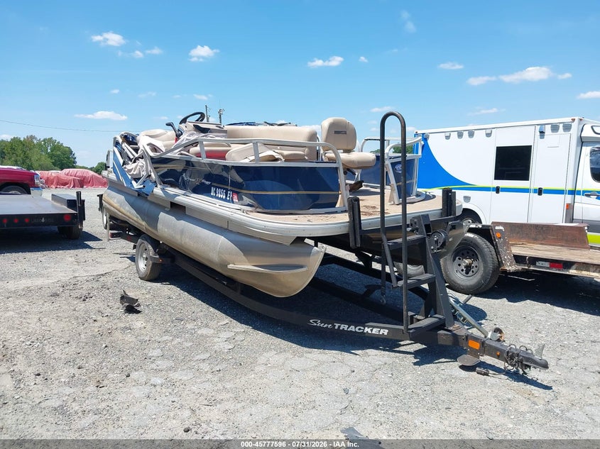 2021 TRACKER BASS BUGGY 16XL auction photo 1