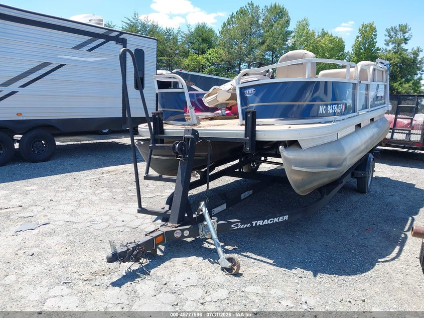 2021 TRACKER BASS BUGGY 16XL auction photo 2