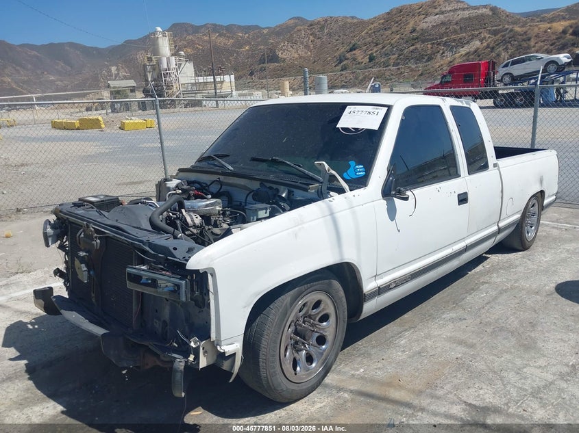 1995 Chevrolet GMT-400, Right Front, IAAI, VIN 2GCEC19K4S1294551 — photo 2