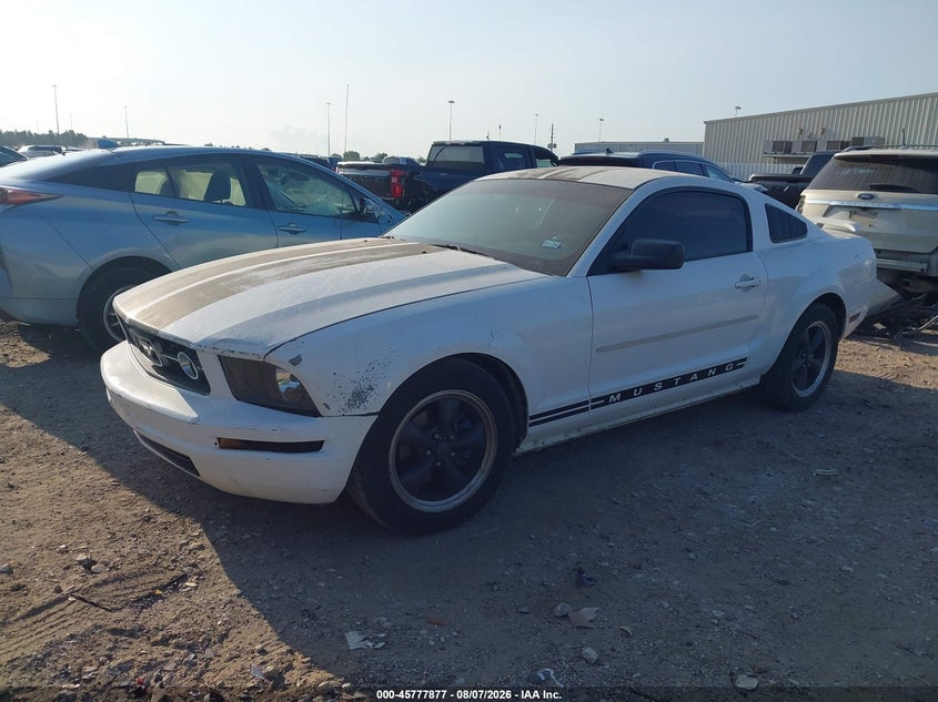 2005 FORD MUSTANG auction photo 2