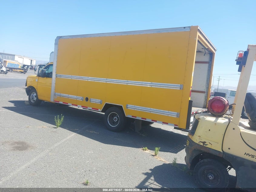 2017 GMC SAVANA CUTAWAY auction photo 3