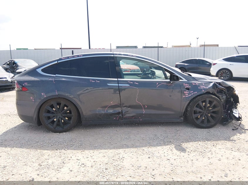 TESLA MODEL X - zdjęcie 14