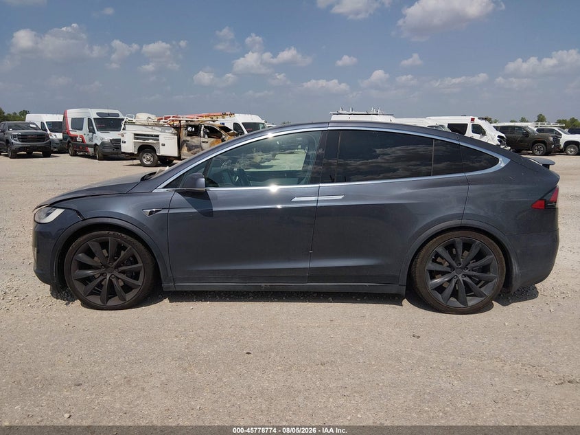 TESLA MODEL X - zdjęcie 15