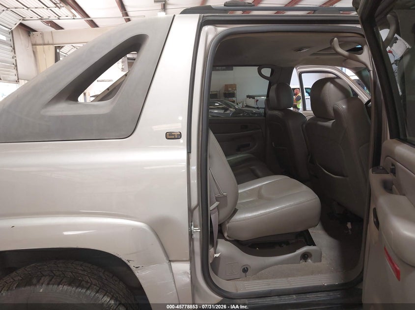 2005 CHEVROLET AVALANCHE 1500 auction photo 8