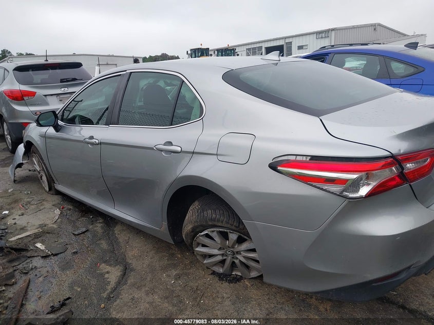 TOYOTA CAMRY - zdjęcie 14