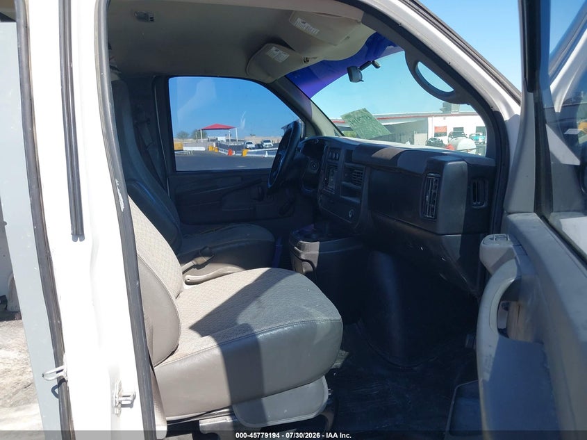 2010 CHEVROLET EXPRESS 1500 auction photo 5