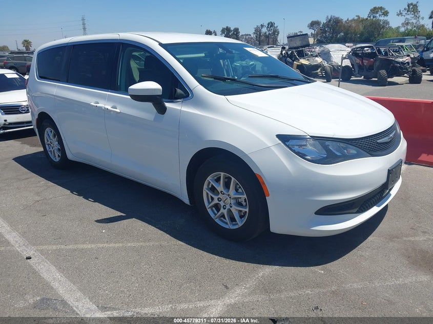 2022 CHRYSLER VOYAGER auction photo 1