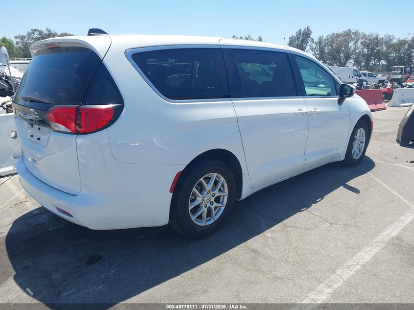 2022 CHRYSLER VOYAGER auction photo 4