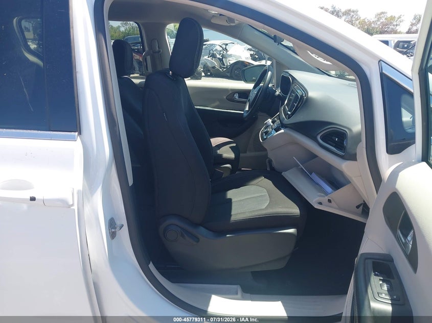2022 CHRYSLER VOYAGER auction photo 5