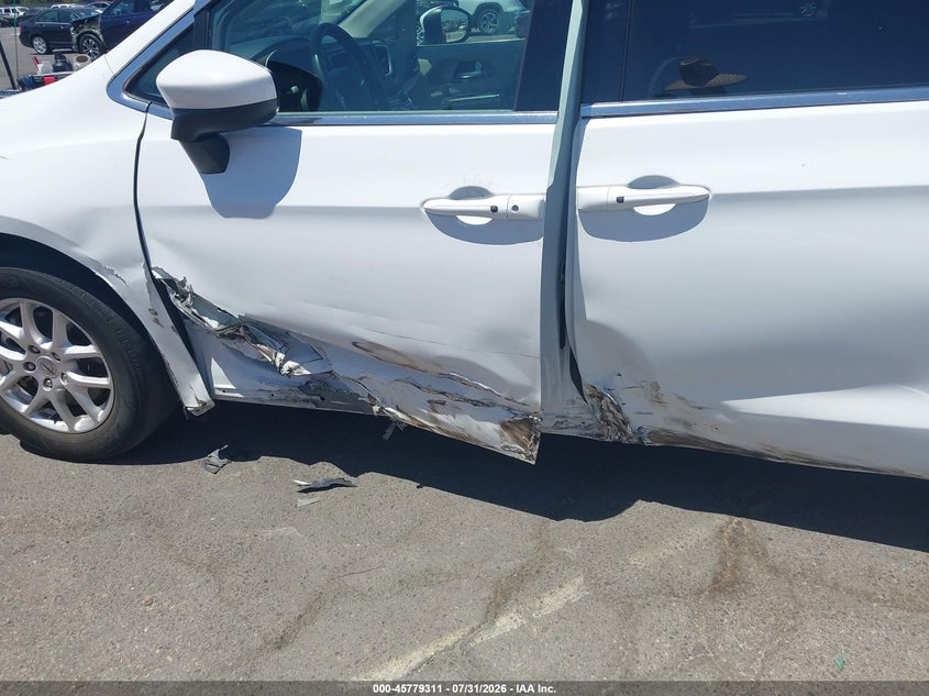2022 CHRYSLER VOYAGER auction photo 6