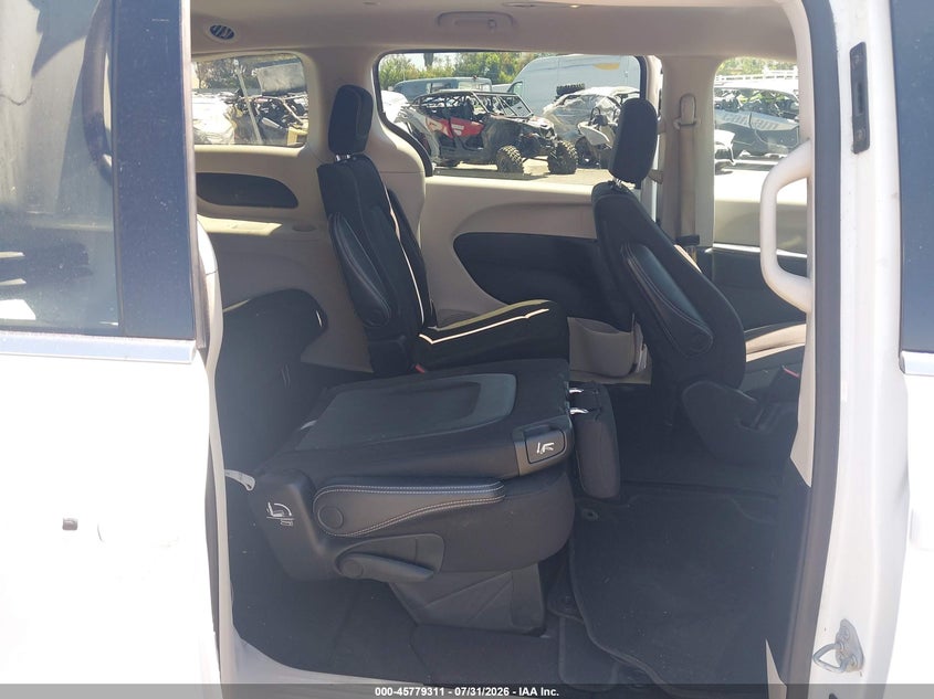 2022 CHRYSLER VOYAGER auction photo 8