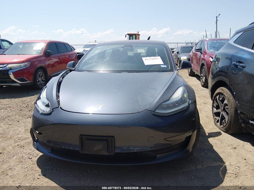 TESLA MODEL 3 - zdjęcie 11