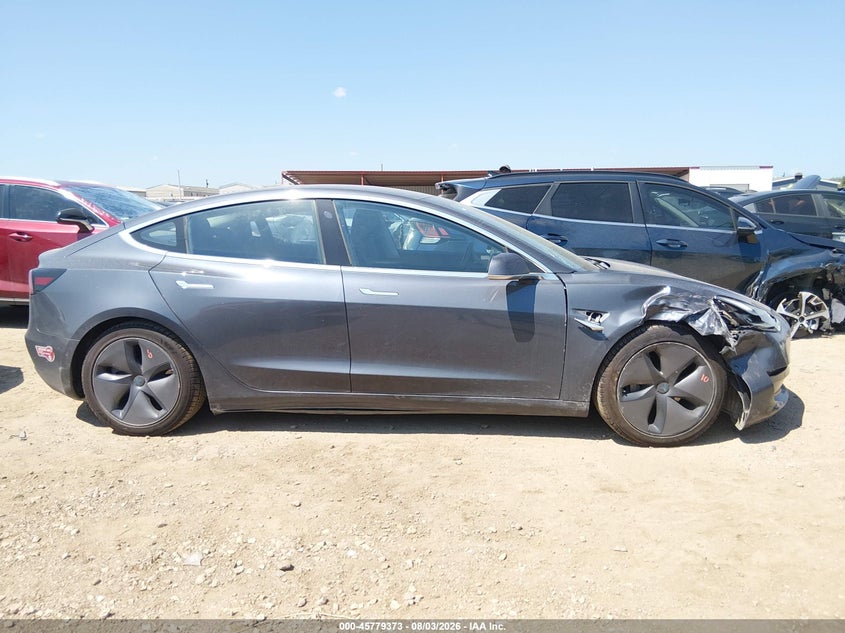 TESLA MODEL 3 - zdjęcie 12