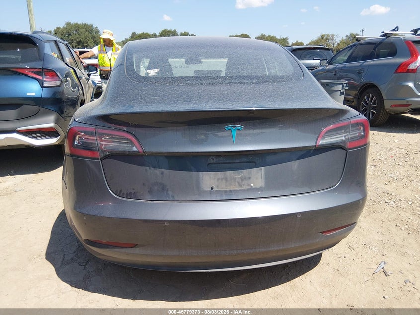 TESLA MODEL 3 - zdjęcie 15