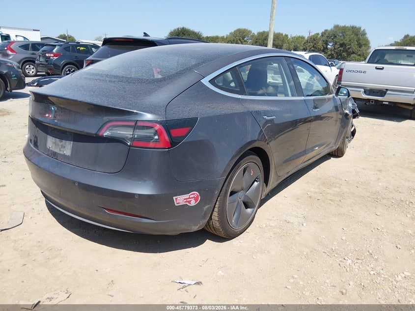 TESLA MODEL 3 - zdjęcie 4