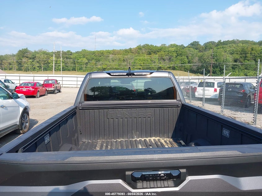 TOYOTA TUNDRA - zdjęcie 19
