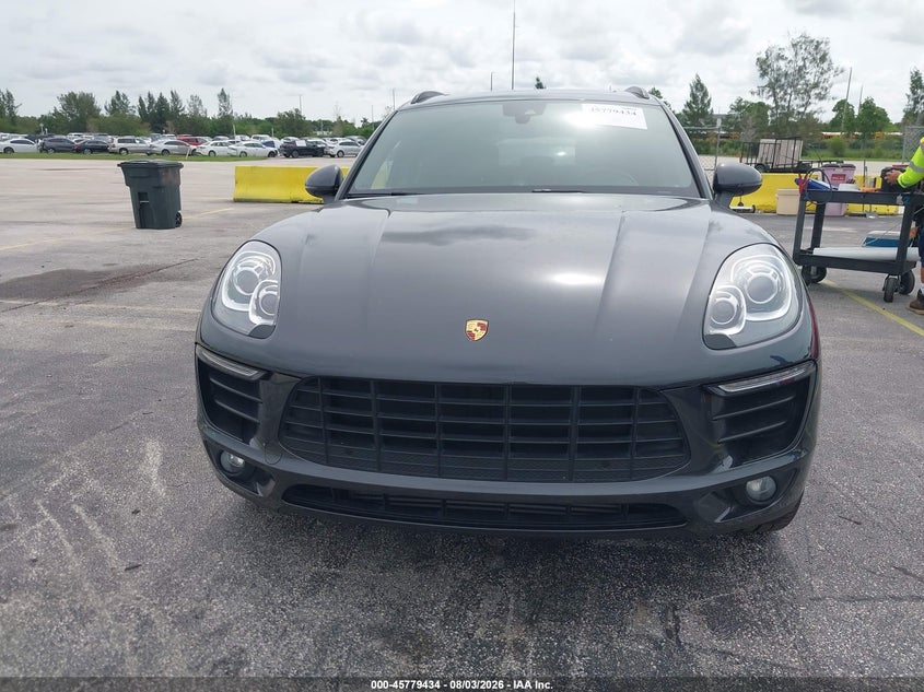 2018 PORSCHE MACAN SPORT EDITION · Photo 12