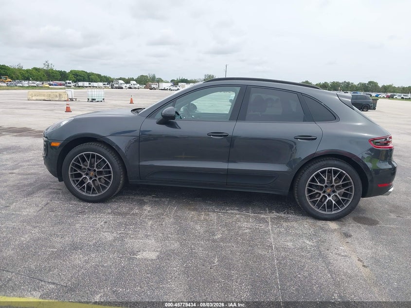 2018 PORSCHE MACAN SPORT EDITION · Photo 14