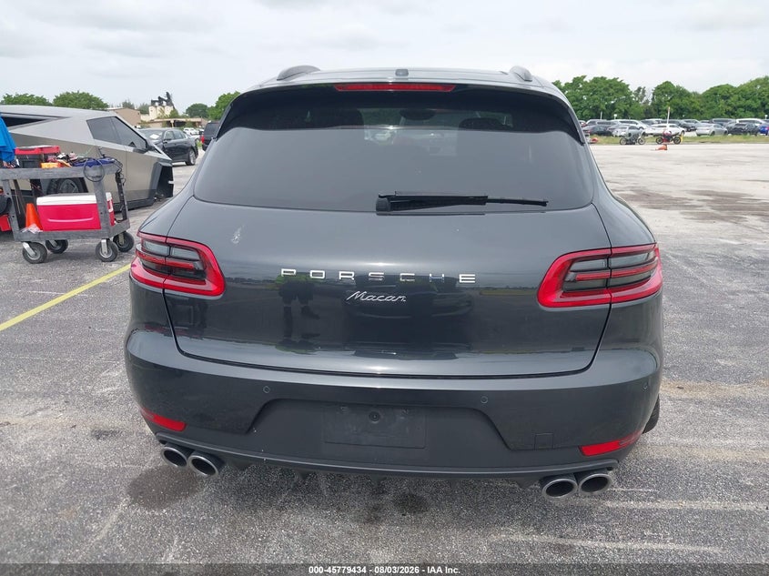 2018 PORSCHE MACAN SPORT EDITION · Photo 16