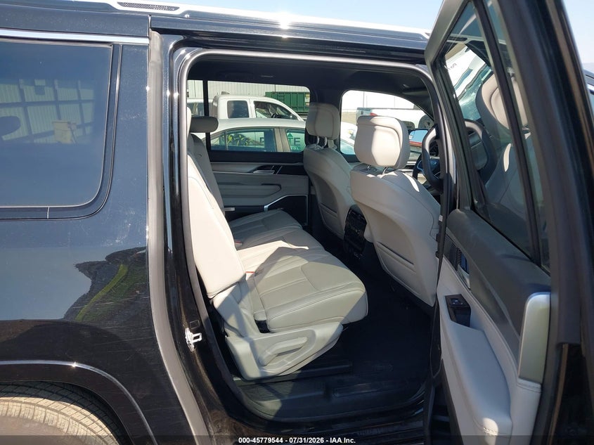 2025 JEEP WAGONEER L auction photo 8