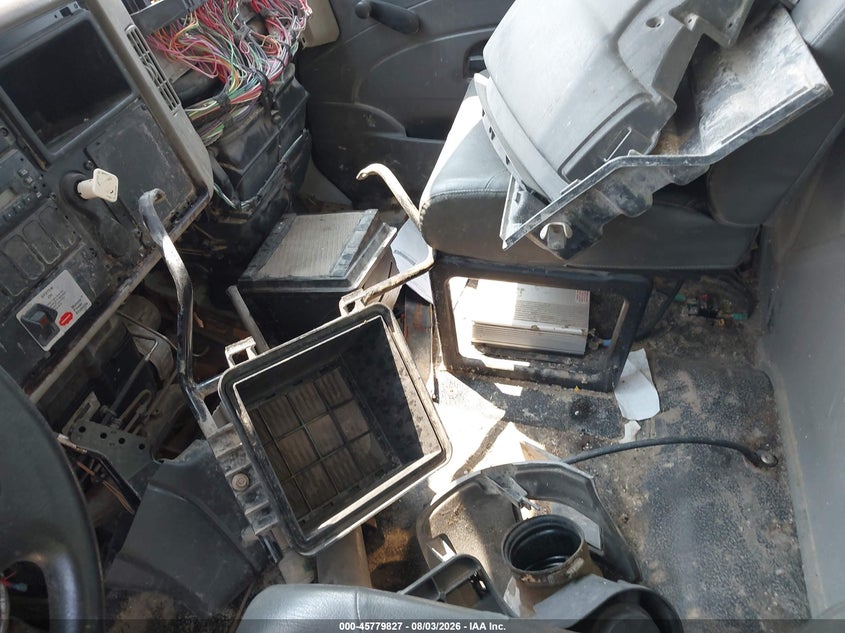 2013 INTERNATIONAL 4000 auction photo 6