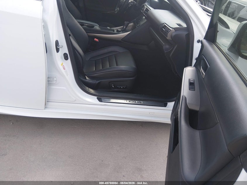 LEXUS IS 200T - zdjęcie 5