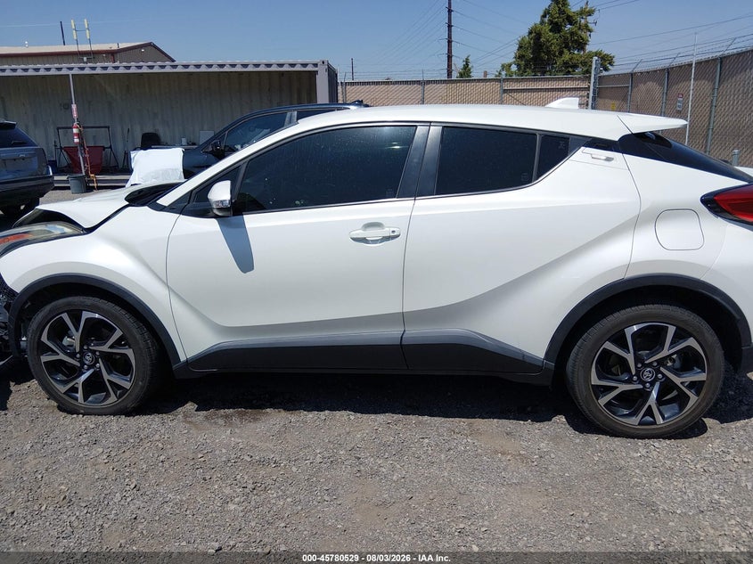 TOYOTA C-HR - zdjęcie 14