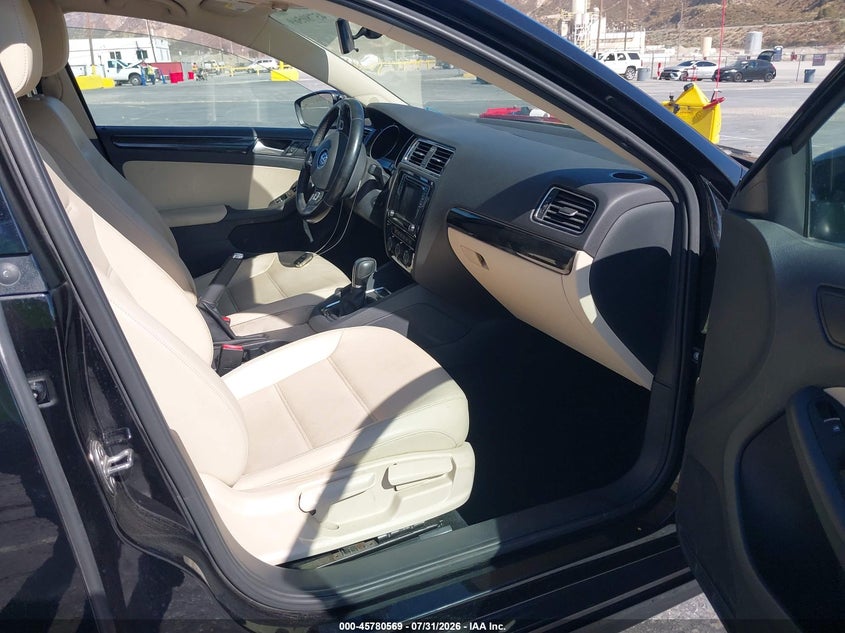 2017 VOLKSWAGEN JETTA auction photo 5
