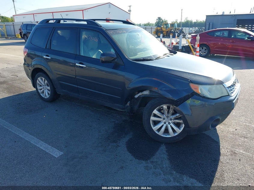 2013 SUBARU FORESTER auction photo 1