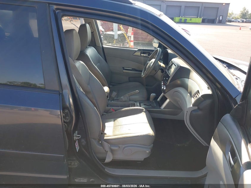 2013 SUBARU FORESTER auction photo 5
