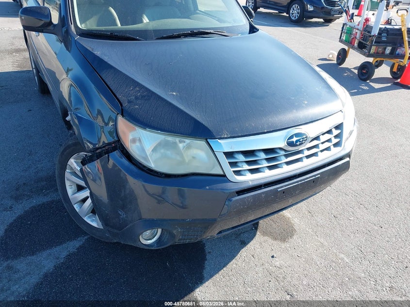 2013 SUBARU FORESTER auction photo 6